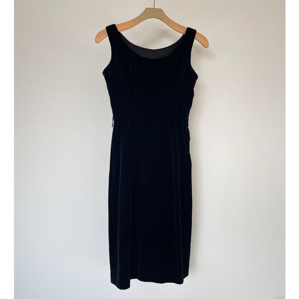 Vintage 60's Black Velvet Mod Wiggle Dress / Sz M 28" w / Holiday Retro Cocktail